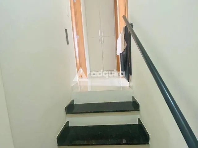 Sobrado 2 quartos e 2 banheiros, à venda, no bairro Oficinas em Ponta Grossa