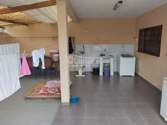 Sobrado com 500m² 3 quartos e 2 banheiros, à venda, no bairro Vila Lavínia em Mogi das Cruzes