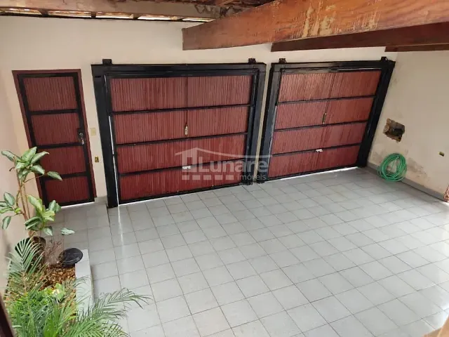Sobrado com 500m² 3 quartos e 2 banheiros, à venda, no bairro Vila Lavínia em Mogi das Cruzes