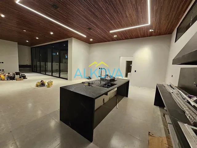 Sobrado com 1269m² 6 quartos e 9 banheiros, à venda, no bairro Condomínio Chácara Serimbura em São José dos Campos