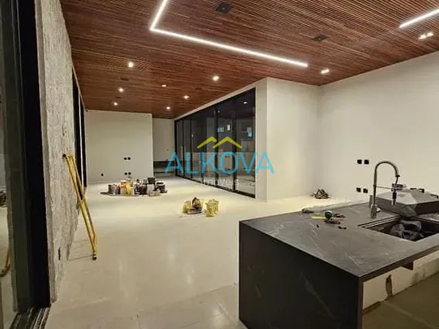 Sobrado com 1269m² 6 quartos e 9 banheiros, à venda, no bairro Condomínio Chácara Serimbura em São José dos Campos
