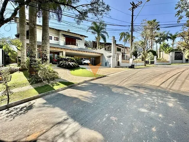 Sobrado com 1315m² 5 quartos e 7 banheiros, à venda, no bairro São Paulo II em Cotia