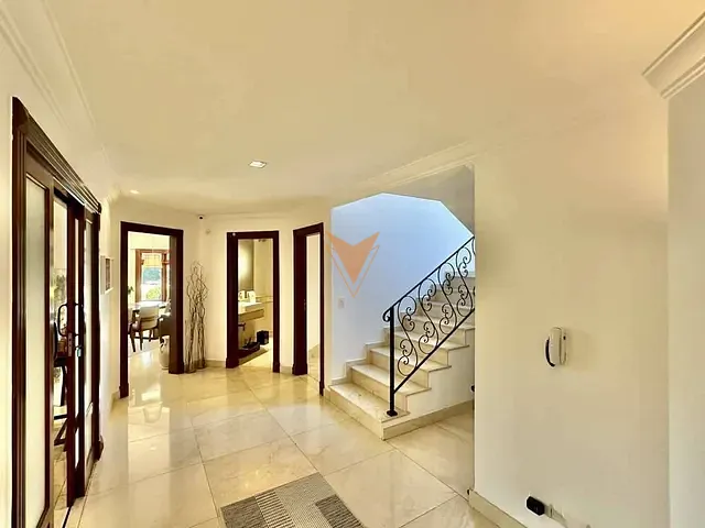 Sobrado com 1315m² 5 quartos e 7 banheiros, à venda, no bairro São Paulo II em Cotia