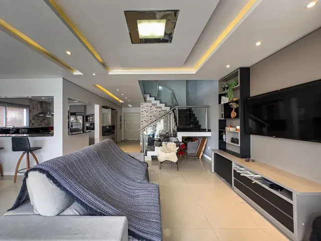 Casa com 330m² 3 quartos e 3 banheiros, à venda, no bairro Centro em Pelotas