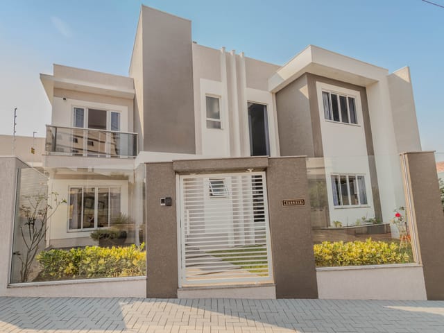 Foto do Sobrado - Excelente sobrado à venda em Oficinas, Ponta Grossa, PR | Adquira Imóveis