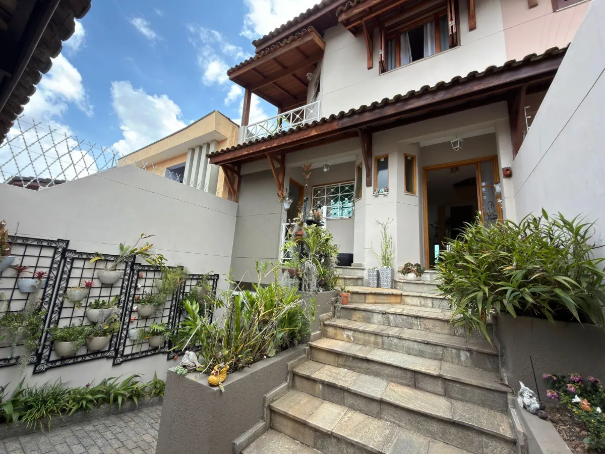Sobrado para venda em Jardim Paraíso com 4 quartos, sendo 2 suítes, 230m²