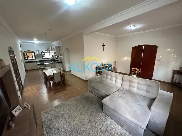 Sobrado com 520m² 4 quartos e 4 banheiros, à venda, no bairro Eugênio de Melo em São José dos Campos