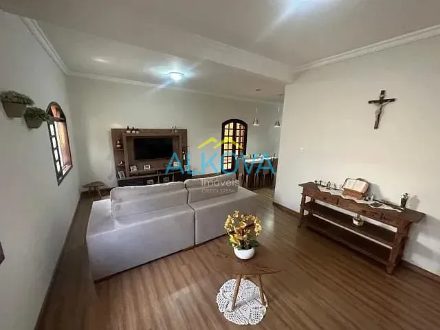 Sobrado com 520m² 4 quartos e 4 banheiros, à venda, no bairro Eugênio de Melo em São José dos Campos