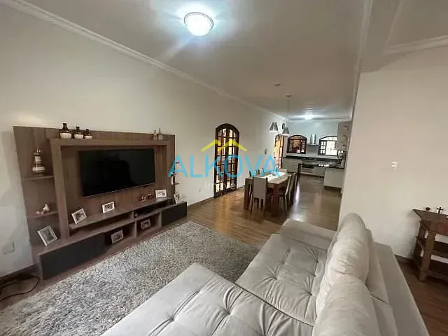 Sobrado com 520m² 4 quartos e 4 banheiros, à venda, no bairro Eugênio de Melo em São José dos Campos