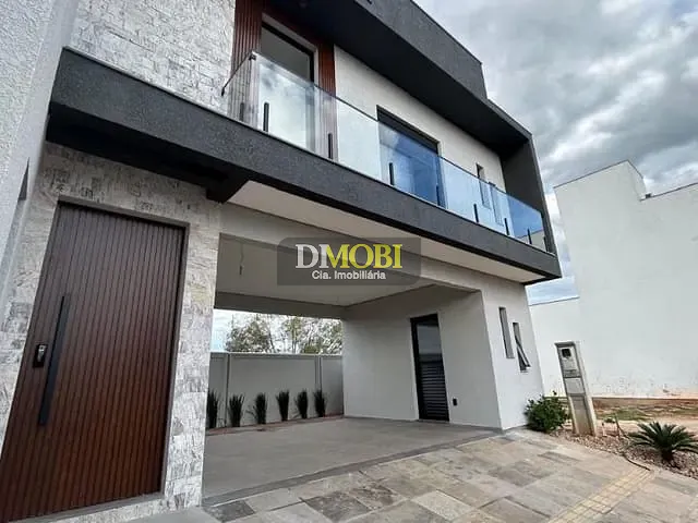 Sobrado com 200m² 3 quartos e 1 banheiro, à venda, no bairro Centro em Gravataí