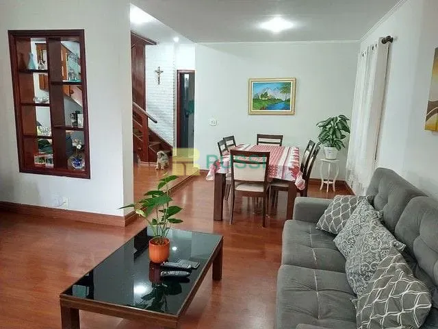 Sobrado com 264m² 5 quartos e 3 banheiros, à venda, no bairro Bosque dos Eucaliptos em São José dos Campos
