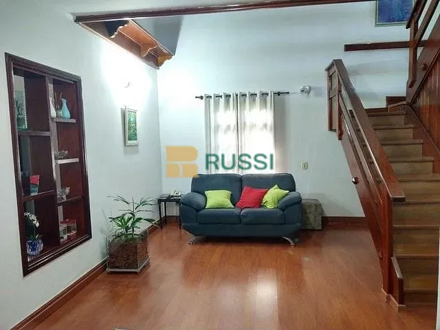 Sobrado com 264m² 5 quartos e 3 banheiros, à venda, no bairro Bosque dos Eucaliptos em São José dos Campos