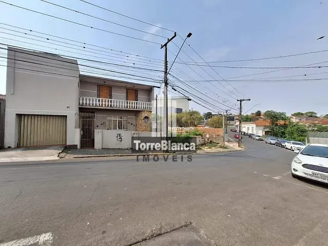 Sobrado com 180m² 3 quartos e 2 banheiros, à venda, no bairro Uvaranas em Ponta Grossa