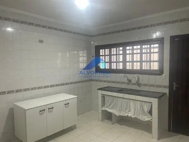 Sobrado com 147m² 3 quartos e 2 banheiros, para alugar, no bairro Jardim das Indústrias em São José dos Campos
