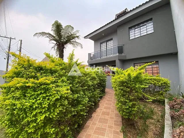 Sobrado com 360m² 3 quartos e 2 banheiros, à venda ou para alugar, no bairro Uvaranas em Ponta Grossa