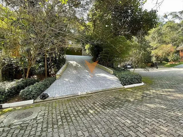 Sobrado com 1000m² 4 quartos e 6 banheiros, à venda, no bairro Altos de São Fernando em Jandira
