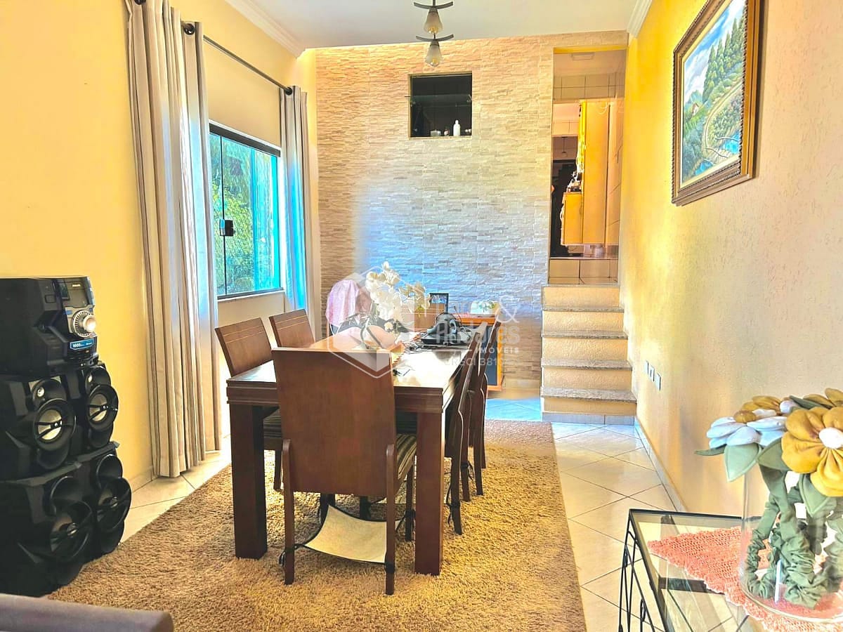 Casa à venda com 3 quartos, 70m² - Foto 1