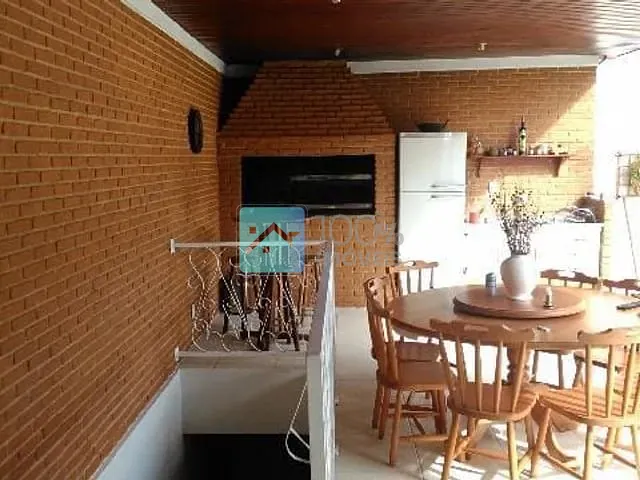 Sobrado com 640m² 4 quartos e 6 banheiros, à venda, no bairro Jardim das Colinas em São José dos Campos