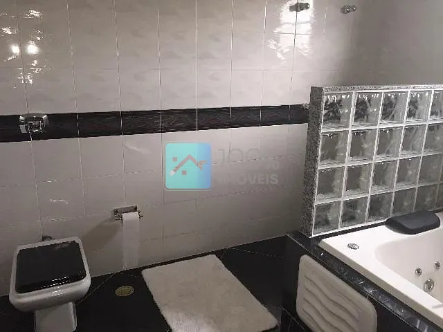Sobrado com 640m² 4 quartos e 6 banheiros, à venda, no bairro Jardim das Colinas em São José dos Campos