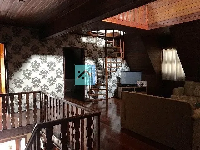 Sobrado com 640m² 4 quartos e 6 banheiros, à venda, no bairro Jardim das Colinas em São José dos Campos
