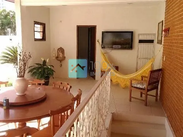 Sobrado com 640m² 4 quartos e 6 banheiros, à venda, no bairro Jardim das Colinas em São José dos Campos