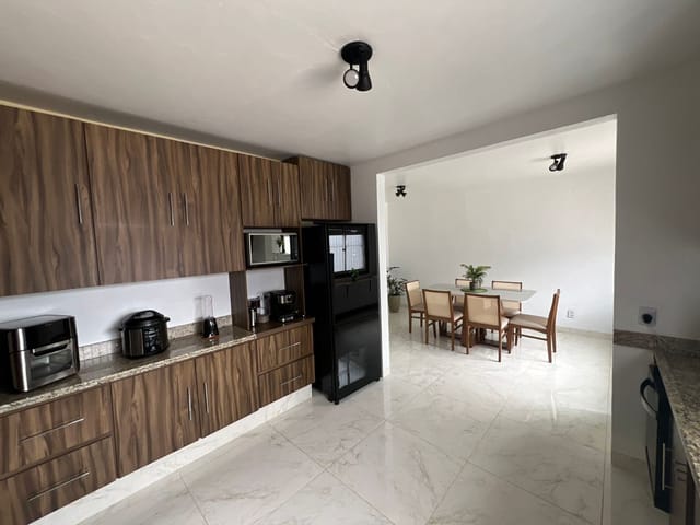 Sobrado com 256m² 5 quartos e 3 banheiros, à venda, no bairro Fragata em Pelotas