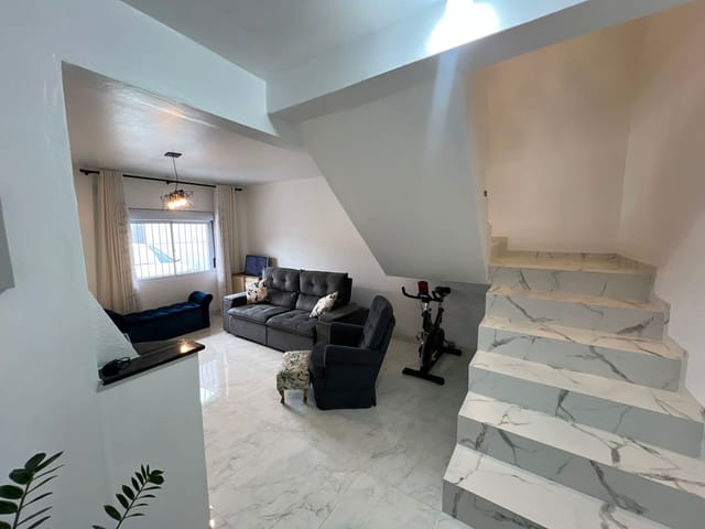 Sobrado com 256m² 5 quartos e 3 banheiros, à venda, no bairro Fragata em Pelotas