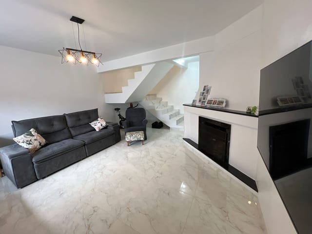 Sobrado com 256m² 5 quartos e 3 banheiros, à venda, no bairro Fragata em Pelotas
