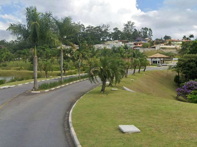 Sobrado com 712m² 4 quartos e 5 banheiros, à venda, no bairro Parque das Artes em Embu das Artes