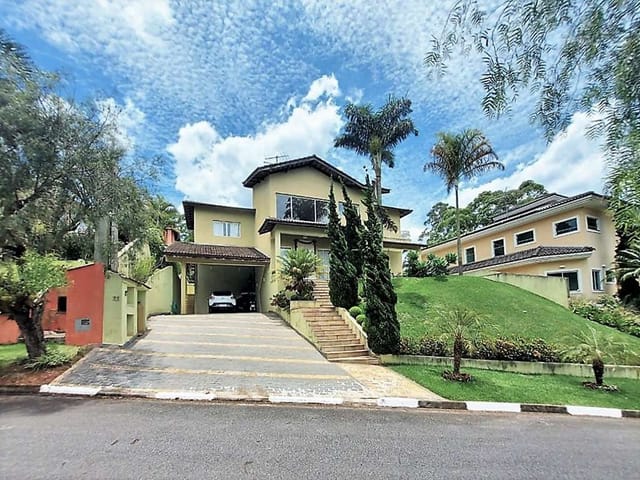 Sobrado com 712m² 4 quartos e 5 banheiros, à venda, no bairro Parque das Artes em Embu das Artes