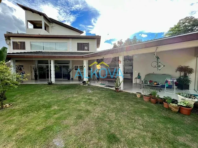 Sobrado com 450m² 5 quartos e 6 banheiros, à venda, no bairro Conjunto Residencial Esplanada do Sol em São José dos Campos