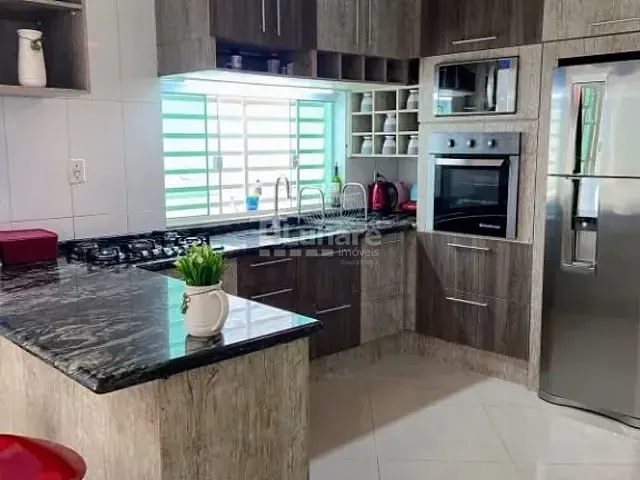 Sobrado 3 quartos e 2 banheiros, à venda, no bairro Vila Brasileira em Mogi das Cruzes
