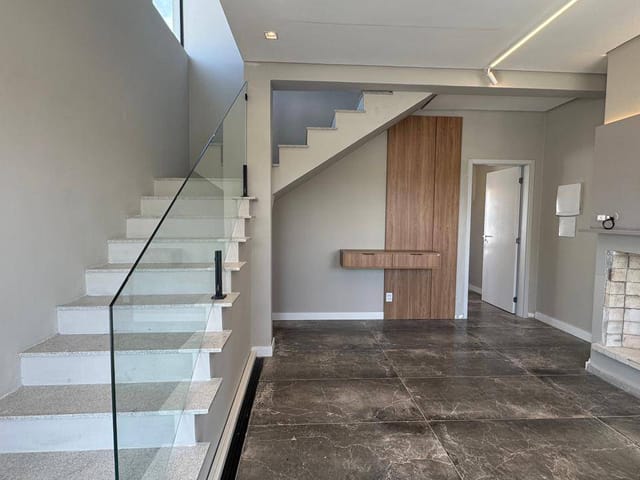 Sobrado com 206m² 3 quartos e 3 banheiros, à venda, no bairro Três Vendas em Pelotas