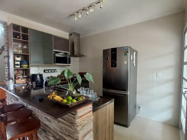 Sobrado com 258m² 3 quartos e 3 banheiros, à venda, no bairro Laranjal em Pelotas