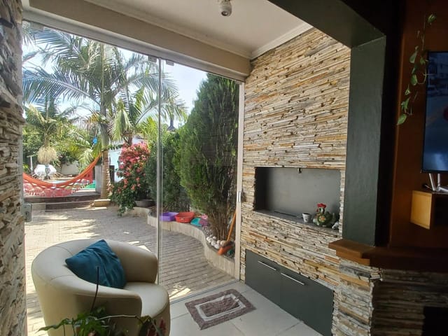 Sobrado com 258m² 3 quartos e 3 banheiros, à venda, no bairro Laranjal em Pelotas