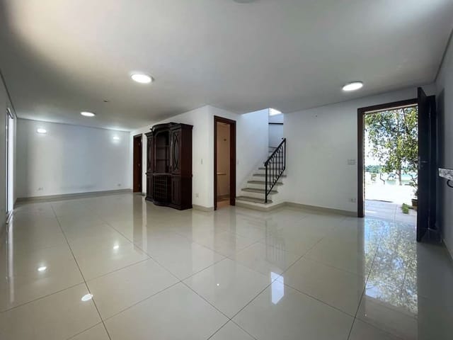 Sobrado com 268m² 3 quartos e 2 banheiros, à venda, no bairro Bairro Moinho Velho em Cotia