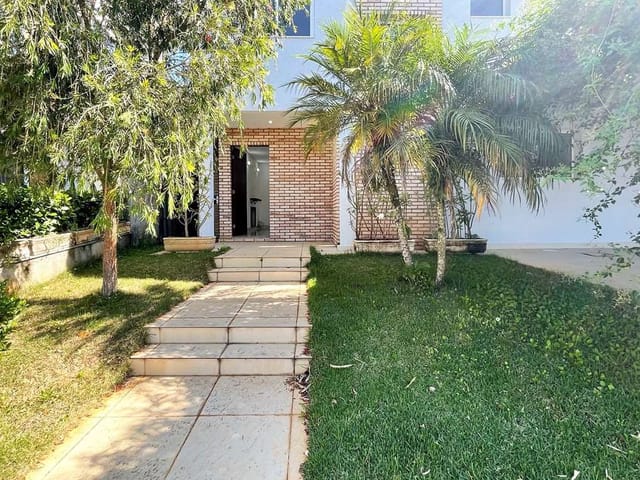 Sobrado com 268m² 3 quartos e 2 banheiros, à venda, no bairro Bairro Moinho Velho em Cotia