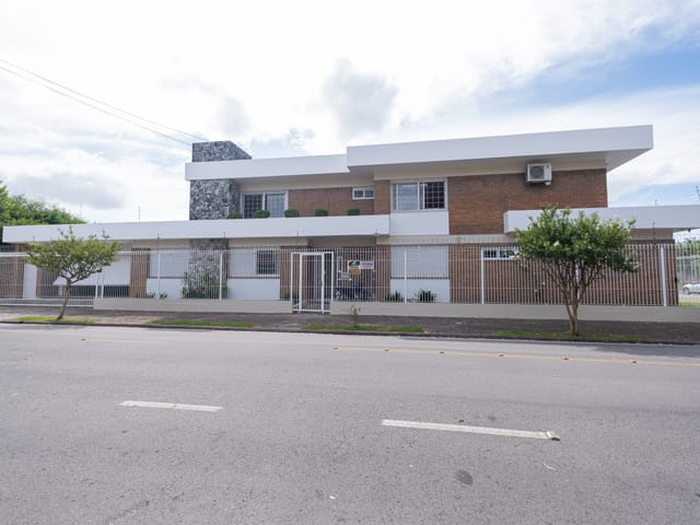 Sobrado com 600m² 5 quartos e 3 banheiros, à venda, no bairro Três Vendas em Pelotas