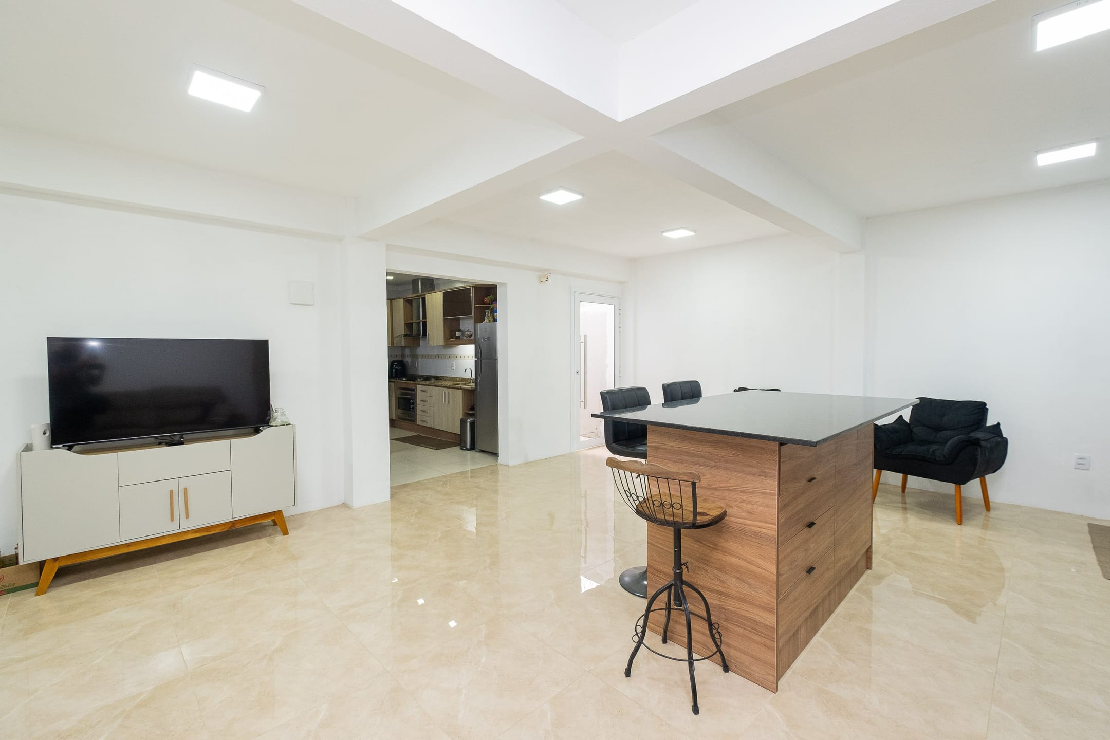 Casa à venda nas Três Vendas, Pelotas -  192 m², 3 quartos (sendo 1 suíte), móveis planejados, ampla área 
gourmet e com placas solares. - 11