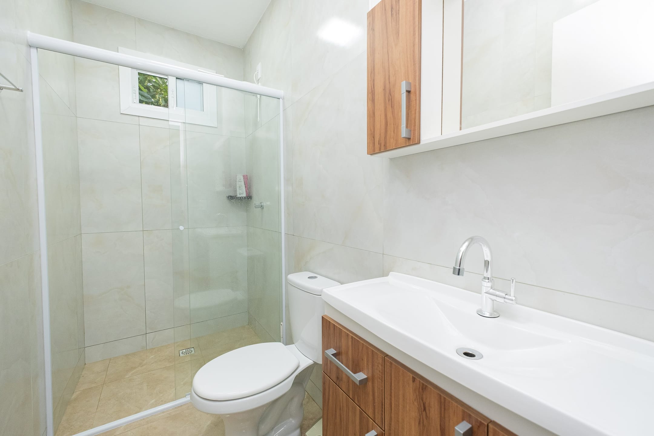 Casa à venda nas Três Vendas, Pelotas -  192 m², 3 quartos (sendo 1 suíte), móveis planejados, ampla área 
gourmet e com placas solares. - 12