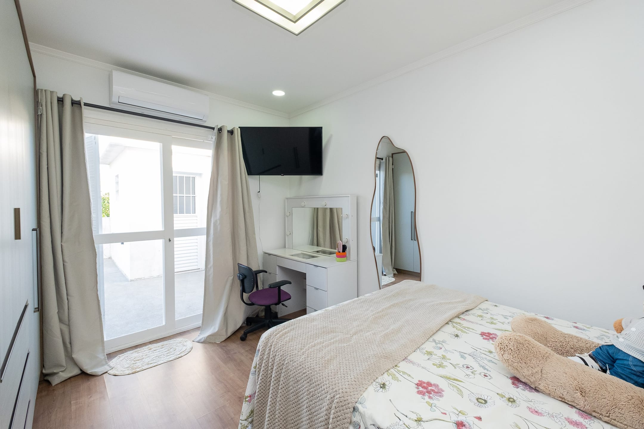 Casa à venda nas Três Vendas, Pelotas -  192 m², 3 quartos (sendo 1 suíte), móveis planejados, ampla área 
gourmet e com placas solares. - 15