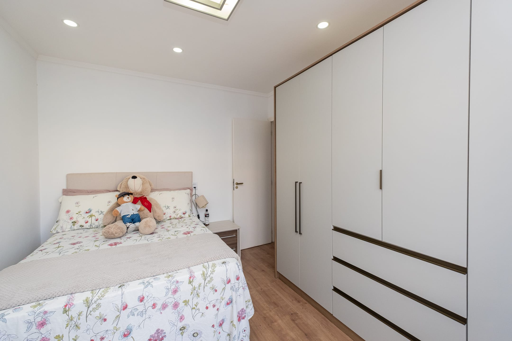 Casa à venda nas Três Vendas, Pelotas -  192 m², 3 quartos (sendo 1 suíte), móveis planejados, ampla área 
gourmet e com placas solares. - 16