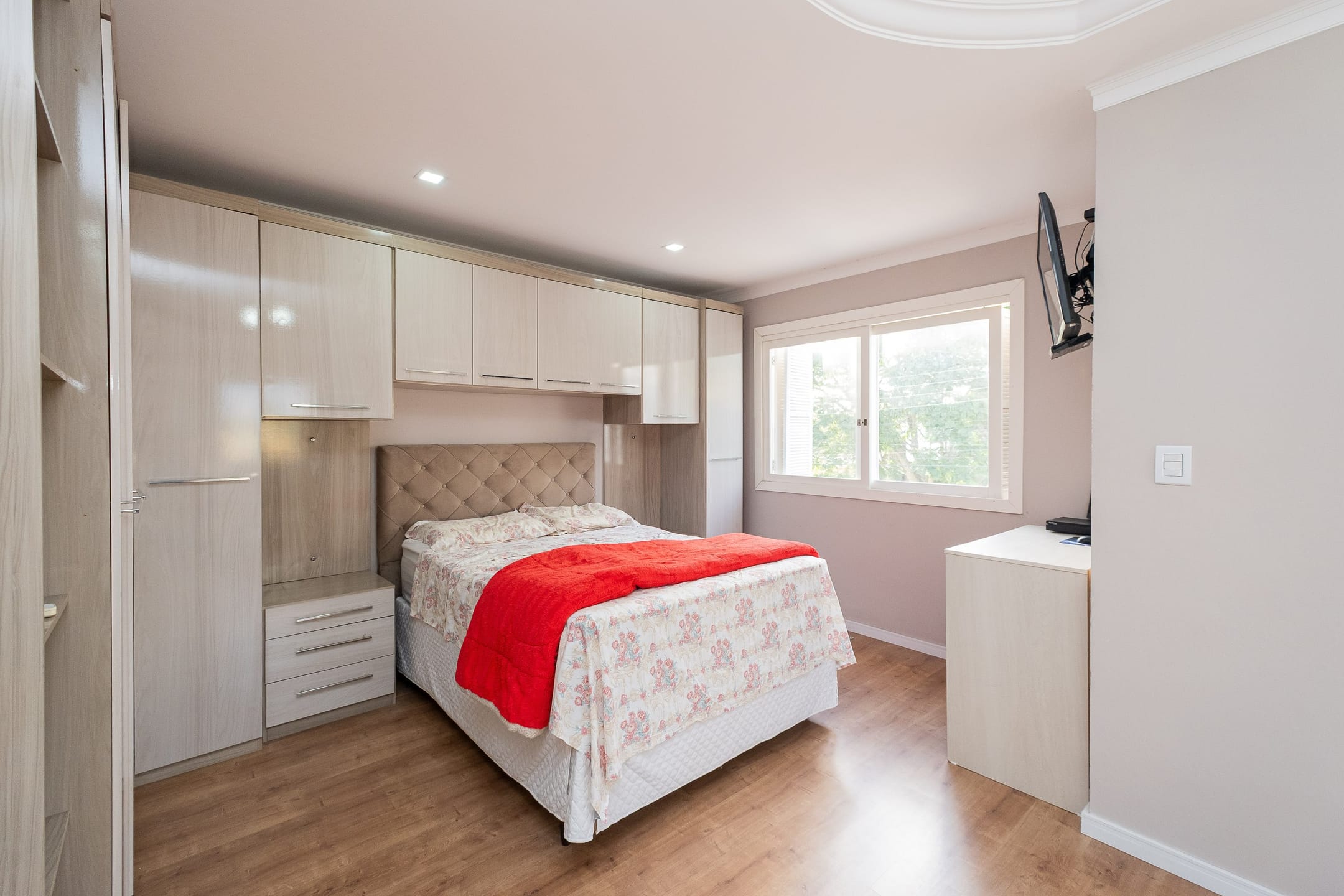 Casa à venda nas Três Vendas, Pelotas -  192 m², 3 quartos (sendo 1 suíte), móveis planejados, ampla área 
gourmet e com placas solares. - 18