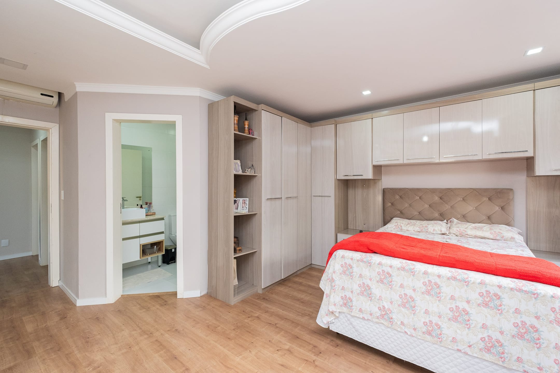 Casa à venda nas Três Vendas, Pelotas -  192 m², 3 quartos (sendo 1 suíte), móveis planejados, ampla área 
gourmet e com placas solares. - 19