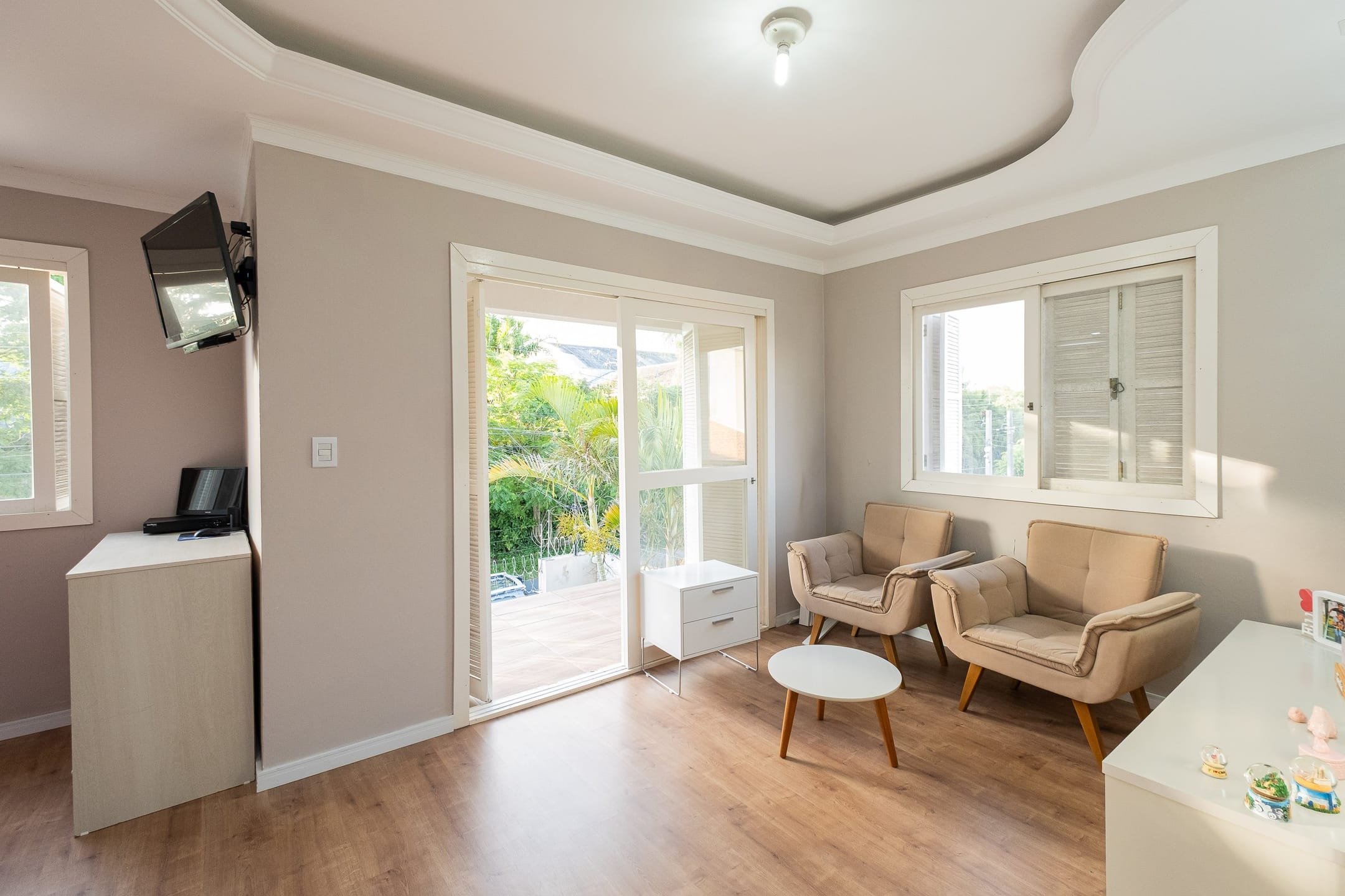 Casa à venda nas Três Vendas, Pelotas -  192 m², 3 quartos (sendo 1 suíte), móveis planejados, ampla área 
gourmet e com placas solares. - 21