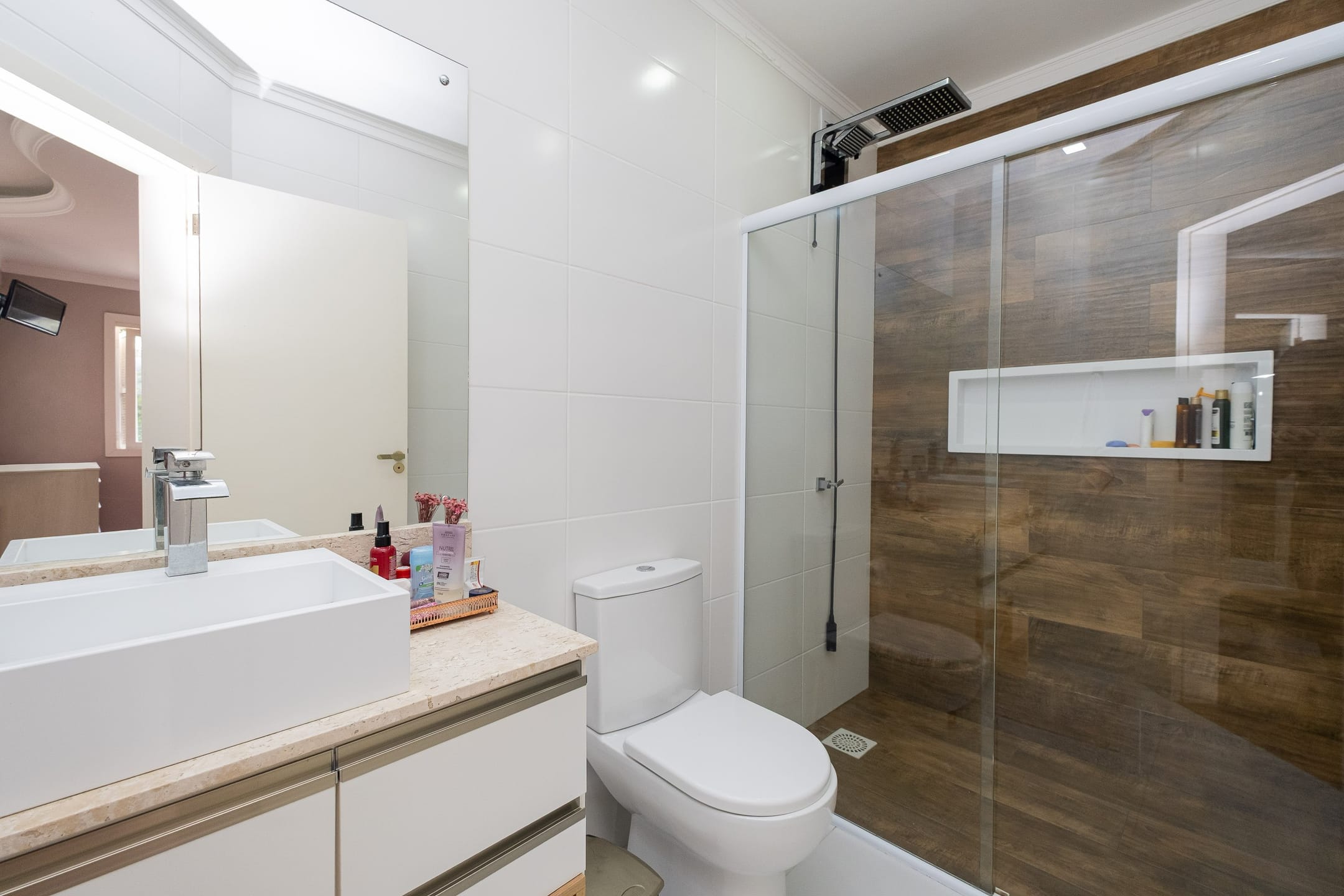 Casa à venda nas Três Vendas, Pelotas -  192 m², 3 quartos (sendo 1 suíte), móveis planejados, ampla área 
gourmet e com placas solares. - 22