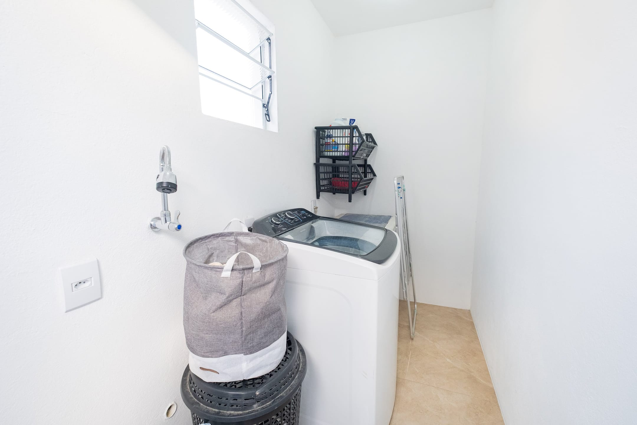 Casa à venda nas Três Vendas, Pelotas -  192 m², 3 quartos (sendo 1 suíte), móveis planejados, ampla área 
gourmet e com placas solares. - 23