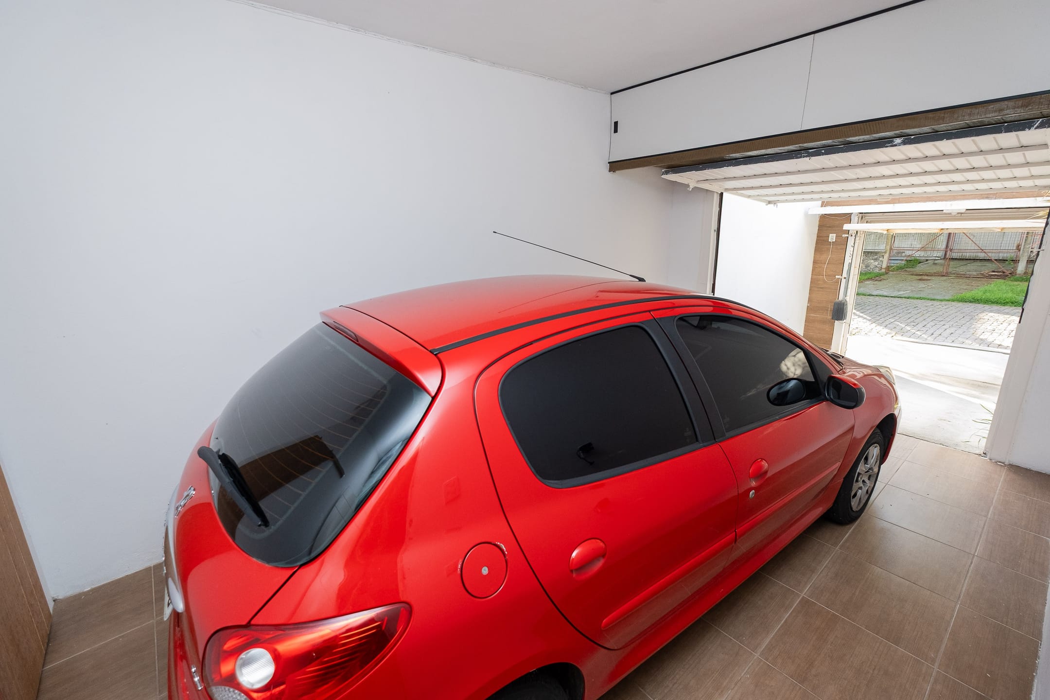 Casa à venda nas Três Vendas, Pelotas -  192 m², 3 quartos (sendo 1 suíte), móveis planejados, ampla área 
gourmet e com placas solares. - 27