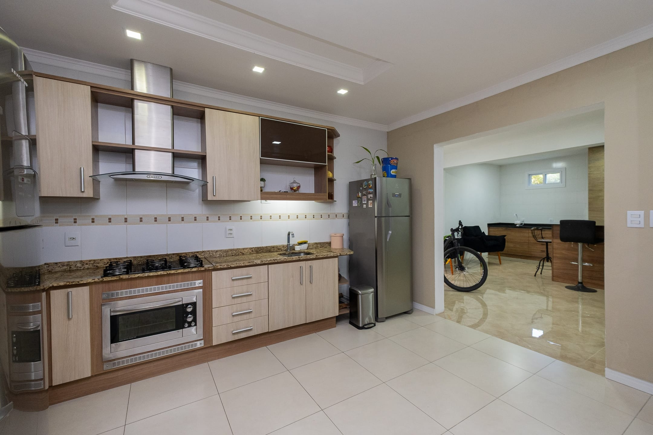 Casa à venda nas Três Vendas, Pelotas -  192 m², 3 quartos (sendo 1 suíte), móveis planejados, ampla área 
gourmet e com placas solares. - 6
