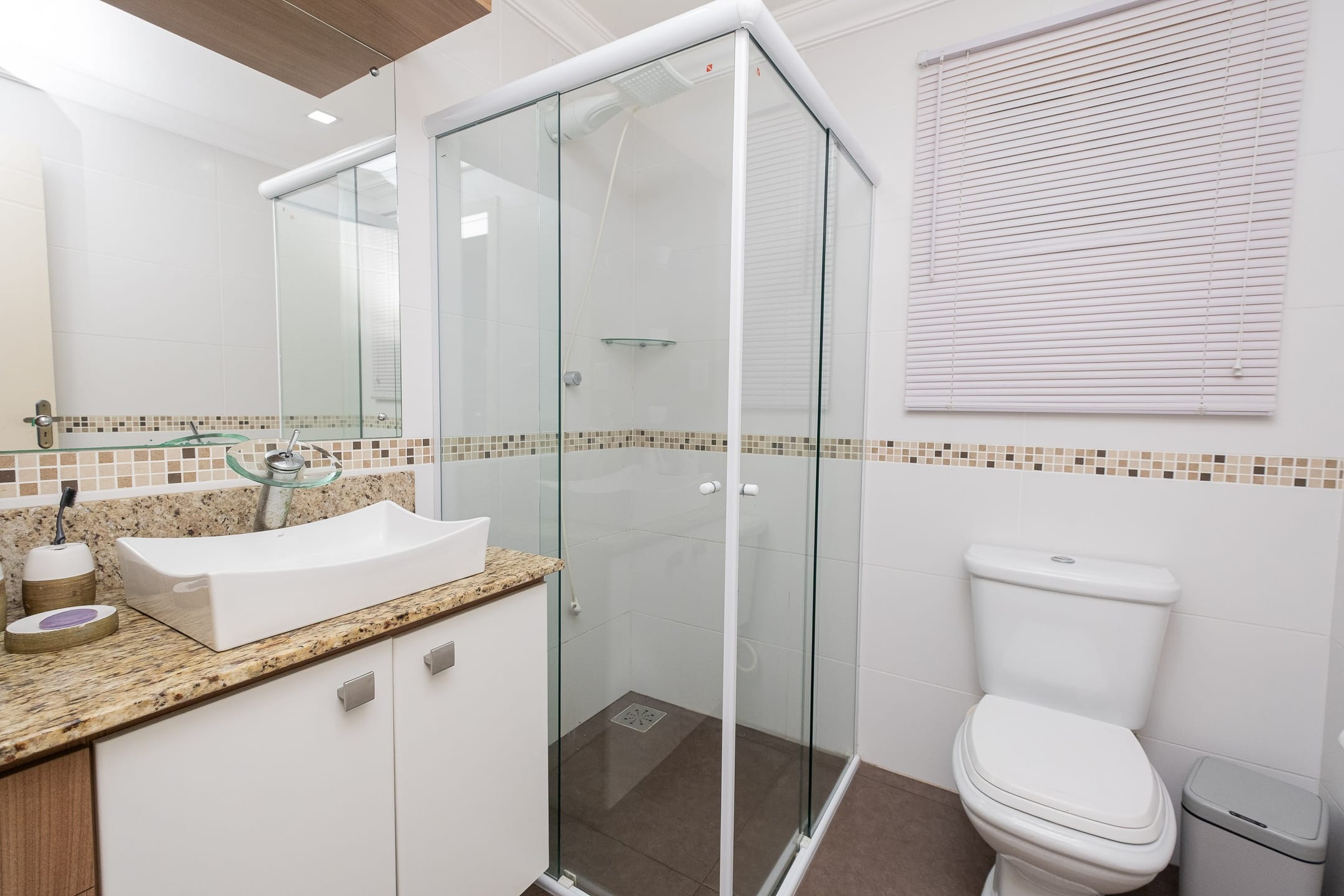 Casa à venda nas Três Vendas, Pelotas -  192 m², 3 quartos (sendo 1 suíte), móveis planejados, ampla área 
gourmet e com placas solares. - 8